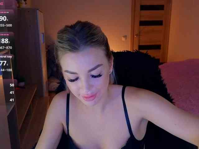 MilanaOmgReal webcam