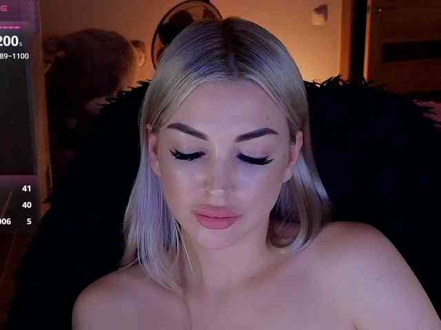 MilanaOmgReal webcam