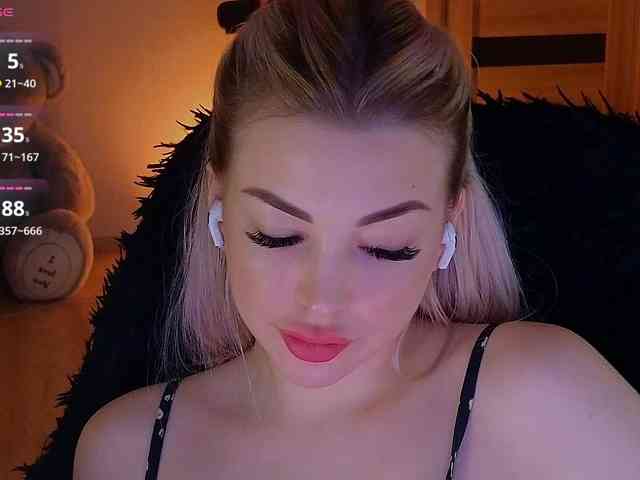 MilanaOmgReal webcam