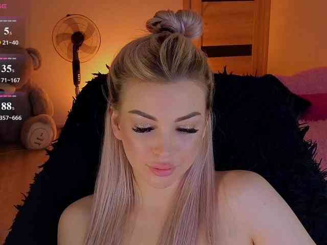 MilanaOmgReal webcam