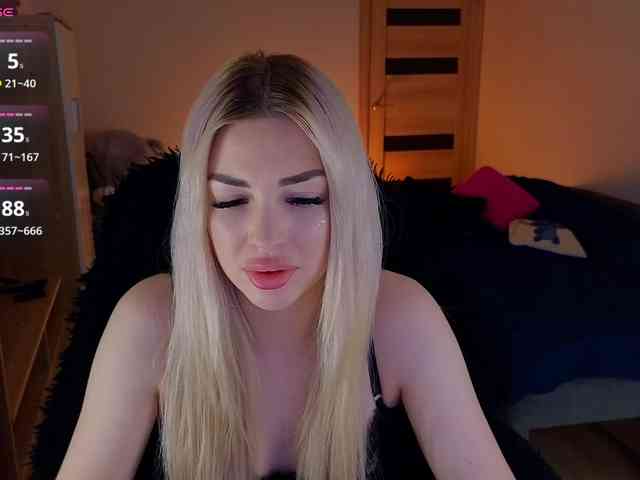 MilanaOmgReal webcam