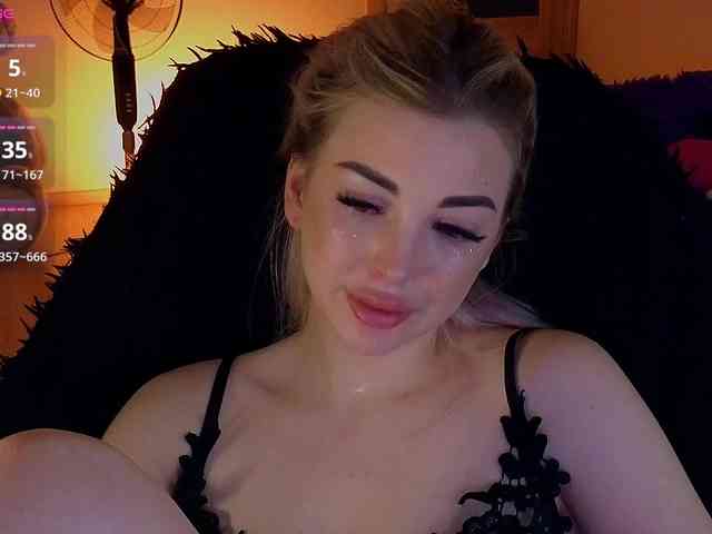 MilanaOmgReal webcam