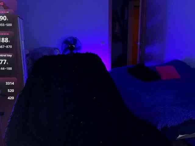 MilanaOmgReal webcam