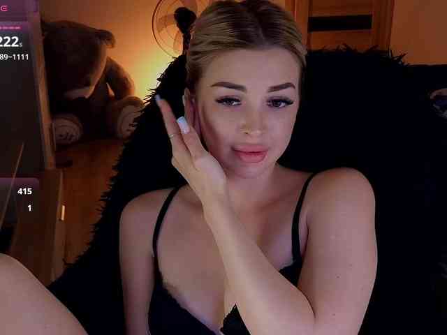 MilanaOmgReal webcam
