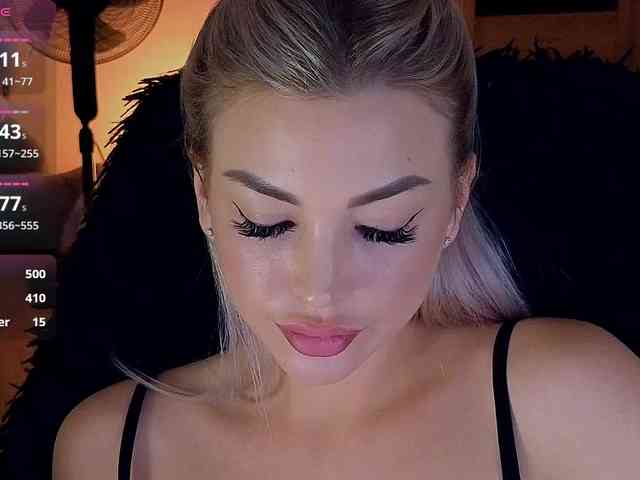 MilanaOmgReal webcam