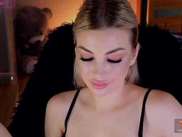 MilanaOmgReal webcam
