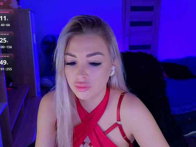 MilanaOmgReal webcam