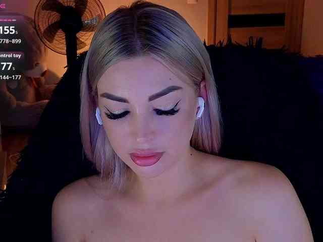 MilanaOmgReal webcam