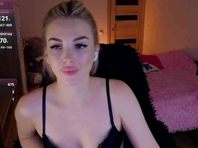 MilanaOmgReal webcam