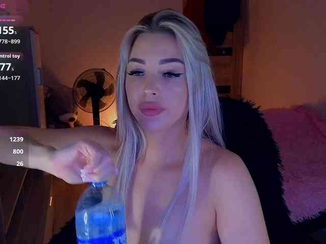 MilanaOmgReal webcam
