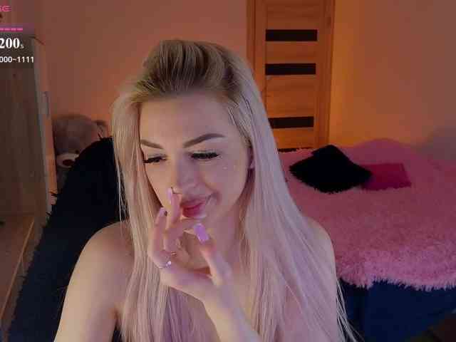 MilanaOmgReal webcam
