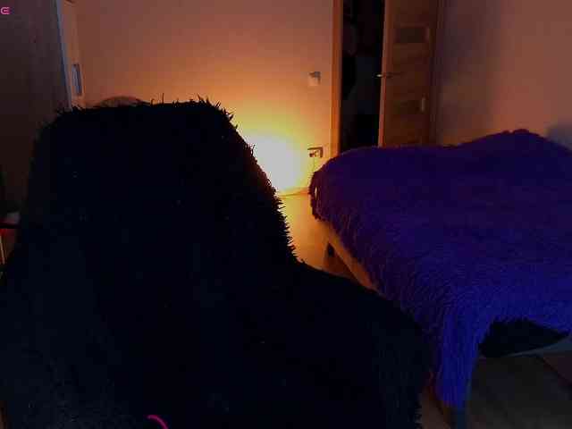 MilanaOmgReal webcam