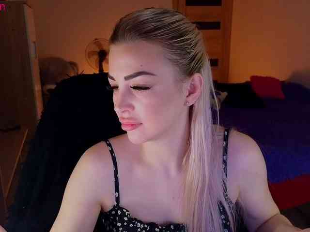 MilanaOmgReal webcam