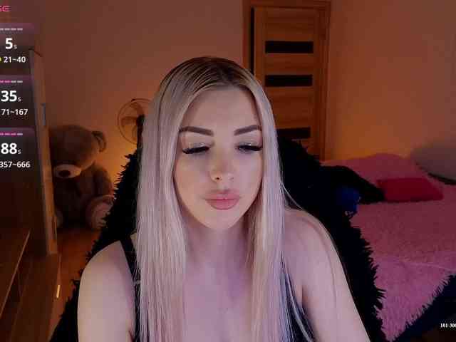 MilanaOmgReal webcam