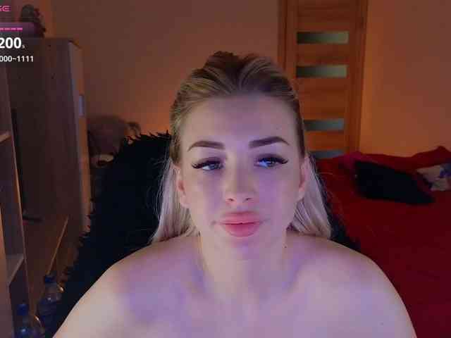 MilanaOmgReal webcam