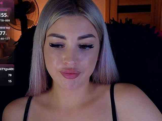 MilanaOmgReal webcam