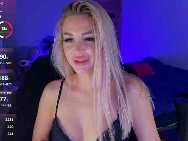 MilanaOmgReal webcam