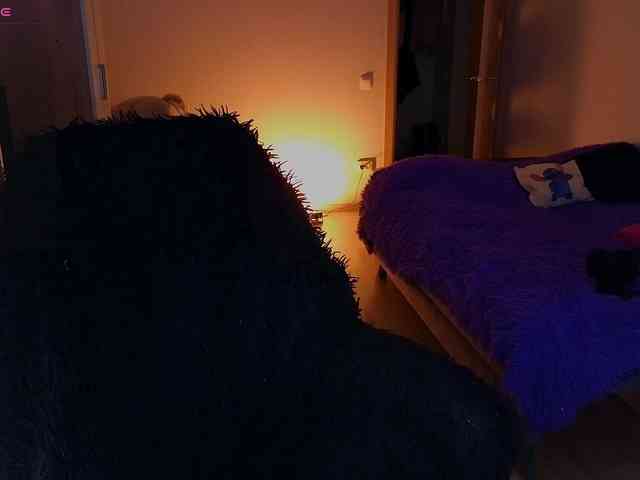 MilanaOmgReal webcam