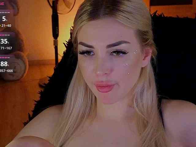 MilanaOmgReal webcam