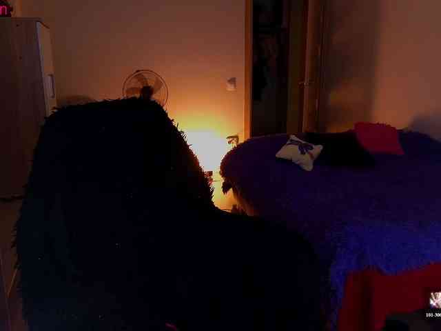MilanaOmgReal webcam
