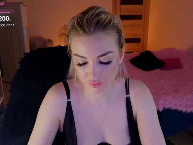 MilanaOmgReal webcam