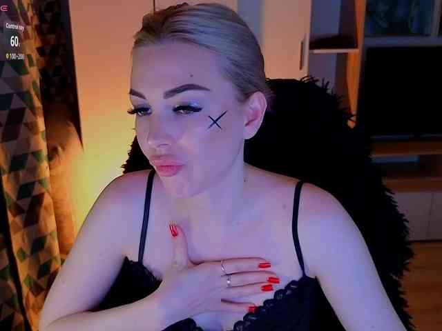 MilanaOmgReal webcam