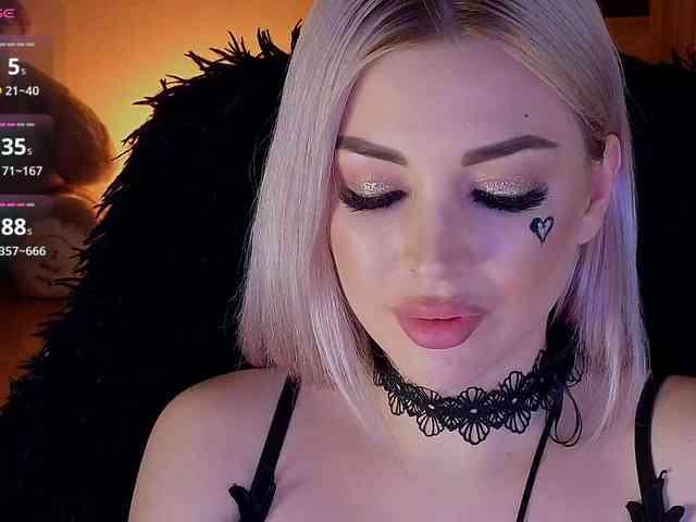 MilanaOmgReal webcam