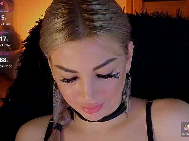 MilanaOmgReal webcam