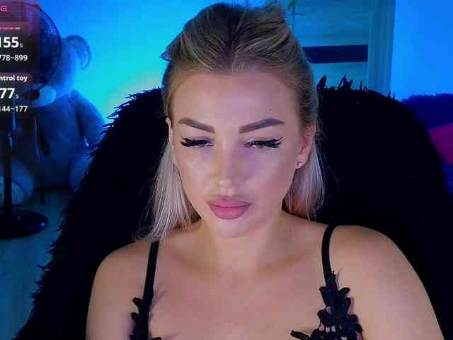 MilanaOmgReal webcam