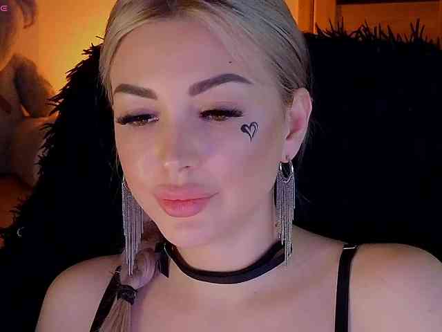 MilanaOmgReal webcam