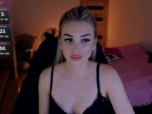 MilanaOmgReal webcam