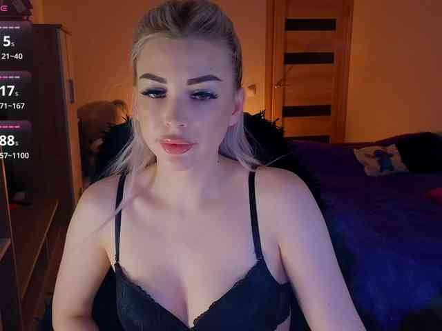 MilanaOmgReal webcam