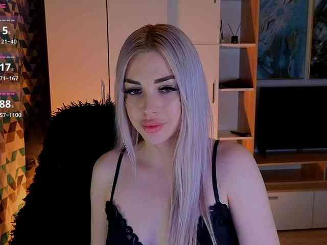 MilanaOmgReal webcam