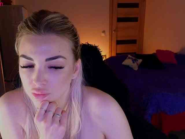 MilanaOmgReal webcam