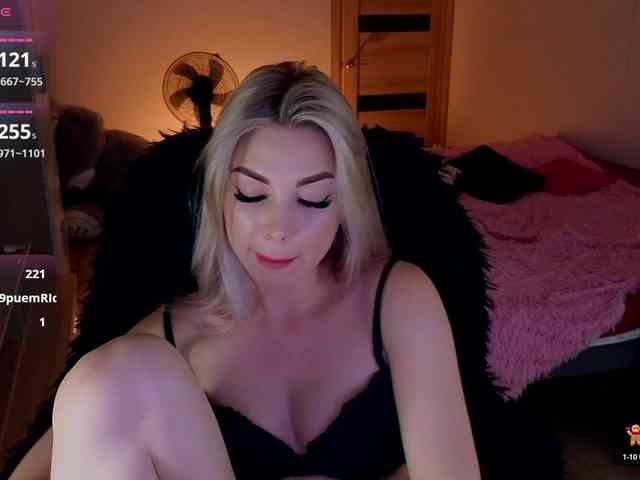 MilanaOmgReal webcam