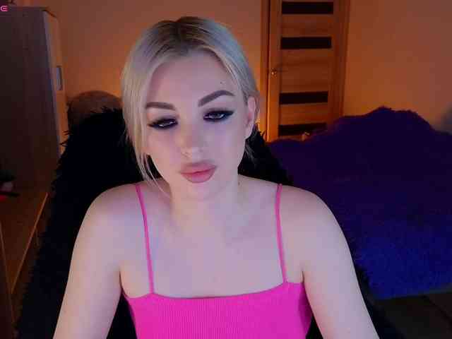 MilanaOmgReal webcam