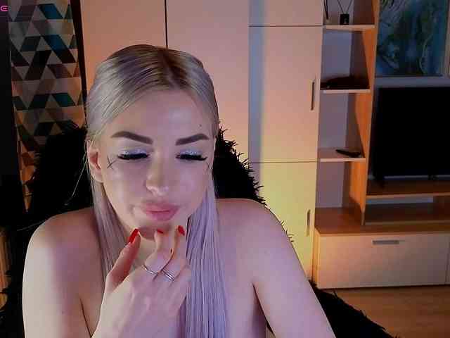 MilanaOmgReal webcam