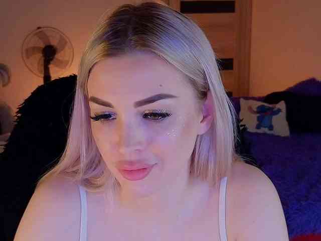 MilanaOmgReal Live Webcam on BongaCams