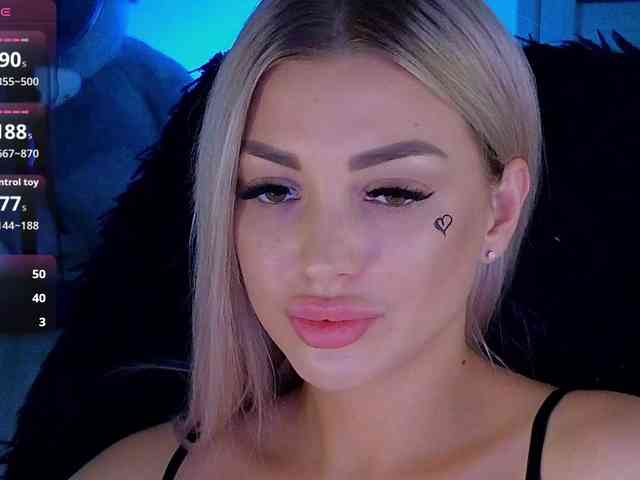 MilanaOmgReal webcam