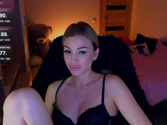 MilanaOmgReal webcam