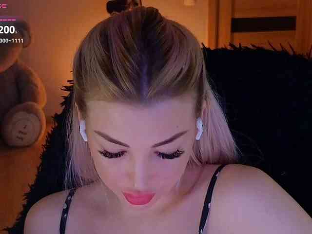 MilanaOmgReal webcam