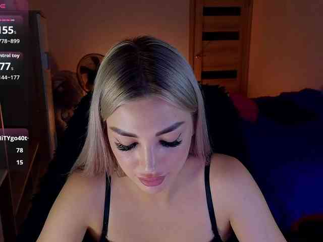 MilanaOmgReal webcam