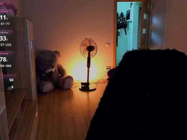 MilanaOmgReal webcam