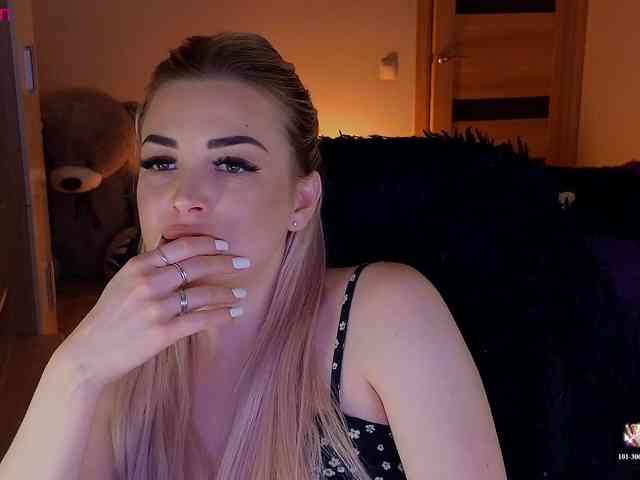 MilanaOmgReal webcam