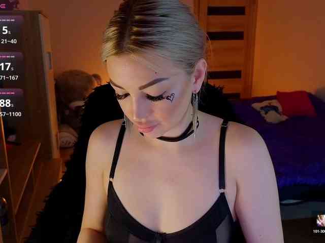 MilanaOmgReal webcam