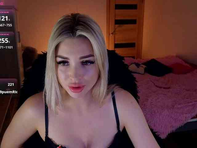 MilanaOmgReal webcam
