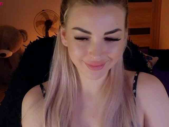 MilanaOmgReal webcam