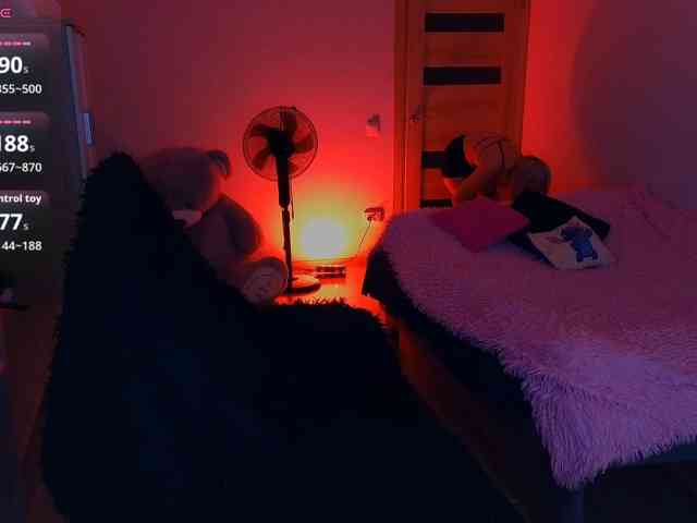 MilanaOmgReal webcam