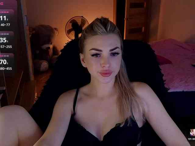 MilanaOmgReal webcam