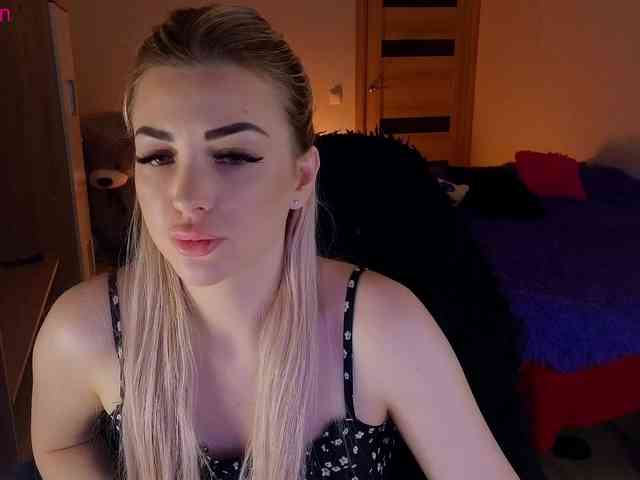 MilanaOmgReal webcam